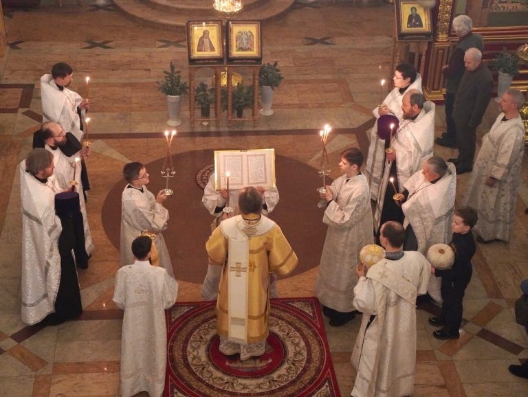 В канун Недели 31-й по Пятидесятнице епископ Игнатий совершил всенощное бдение в кафедральном соборе Череповца