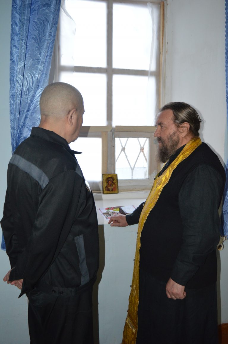 Благочинный Белозерского округа осуществляет духовное окормление заключенных в ИК-5