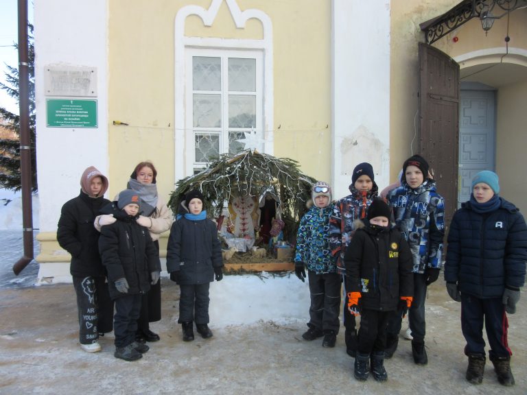 Ребята из Вологодского центра помощи детям «Флагман» посетили храм Покрова Пресвятой Богородицы на Козлене