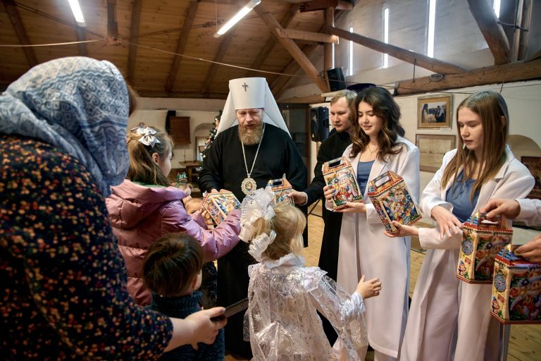 Рождественская детская елка прошла в Спасо-Прилуцком монастыре