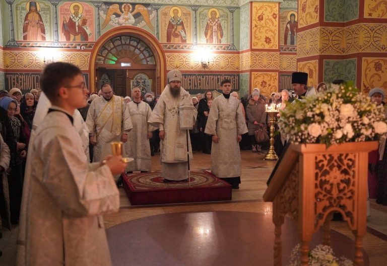 В канун праздника Святого Богоявления епископ Игнатий совершил всенощное бдение в кафедральном соборе Череповца