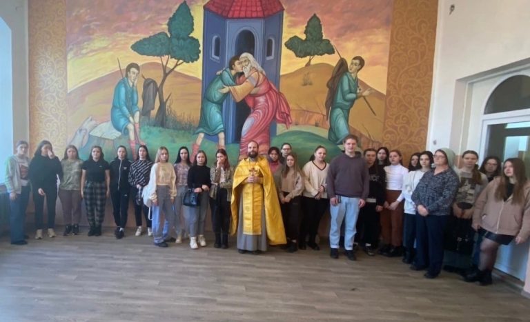Студенты Великоустюгского многопрофильного колледжа приняли участие в праздничном богослужении