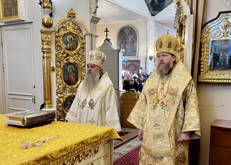 В память Трех Святителей митрополит Савва сослужил митрополиту Санкт-Петербургскому и Ладожскому Варсонофию