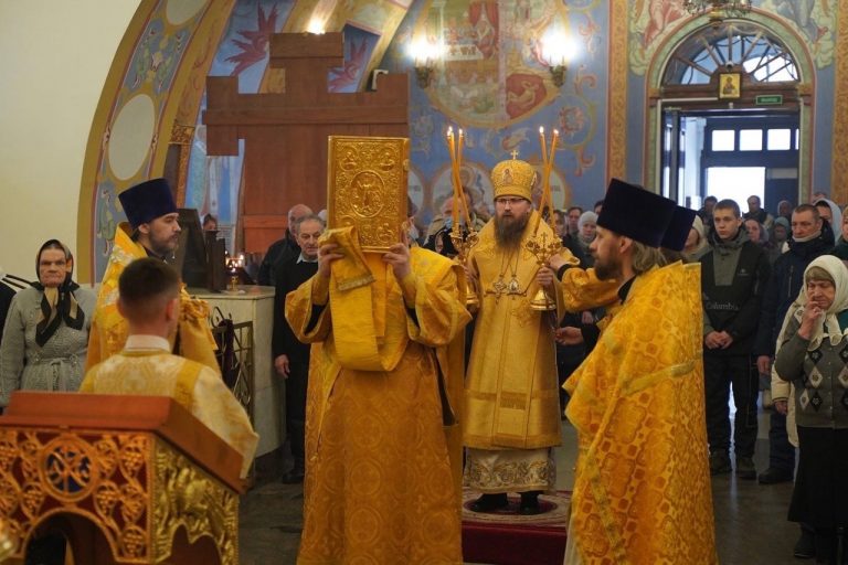 В Прощеное воскресенье епископ Игнатий совершил Литургию в Христорождественском храме города Череповца