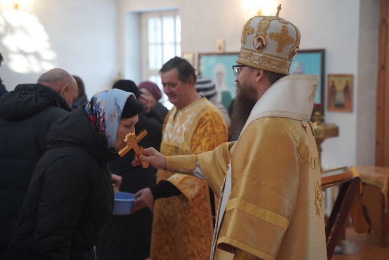 На подворье Заиконоспасского монастыря состоялось архиерейское богослужение