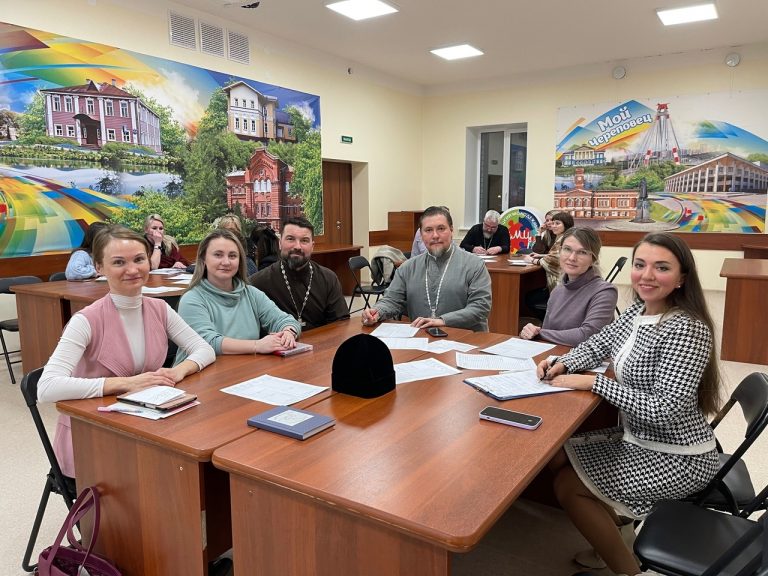 Священнослужители Череповецкой епархии принимают участие в реализации городского проекта «Демография»