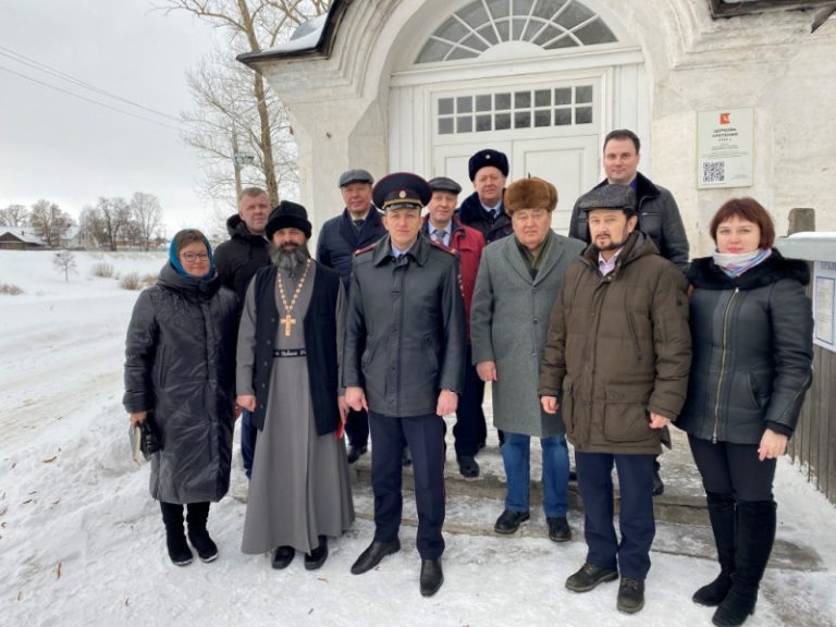 Представители Общественного совета при УМВД России по городу Вологде посетили Сретенский храм