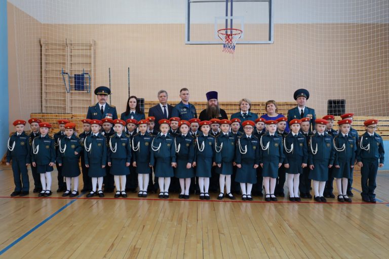 Благочинный Кирилловского округа поздравил юных кадет с присягой