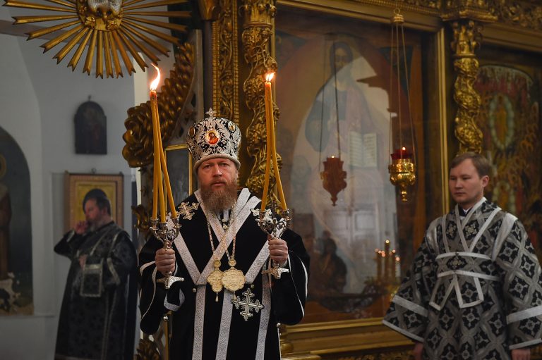 Глава Вологодской митрополии совершил Литургию Преждеосвященных Даров в Прокопьевском соборе Великого Устюга