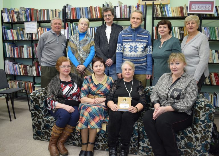 Читатели Кадуйской библиотеки пообщались с писателем — краеведом Михаилом Мальцевым