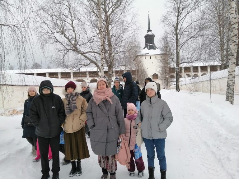 Молодежный хор Сергиевского храма города Череповца побывал в Кирилло-Белозерском монастыре