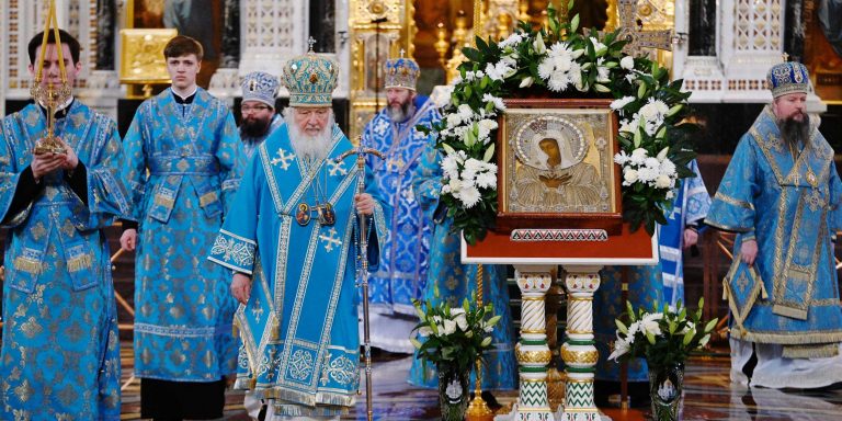 Святейший Патриарх Кирилл совершил утреню с чтением акафиста Пресвятой Богородице в Храме Христа Спасителя