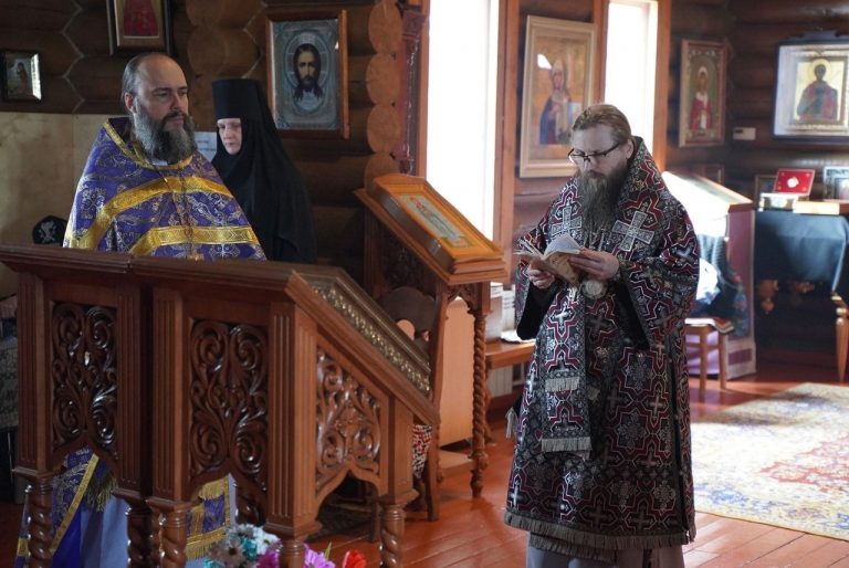 Епископ Игнатий совершил Литургию Преждеосвященных Даров в Новолеушинской обители