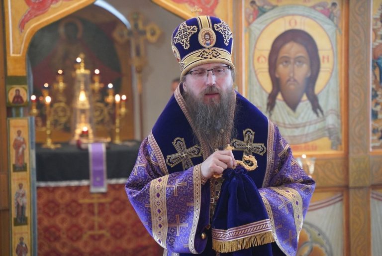Епископ Игнатий возглавил заупокойное богослужение в храме Богоявления Господня города Белозерска