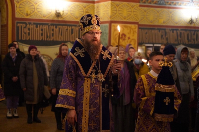 Епископ Игнатий возглавил богослужение в кафедральном соборе города Череповца