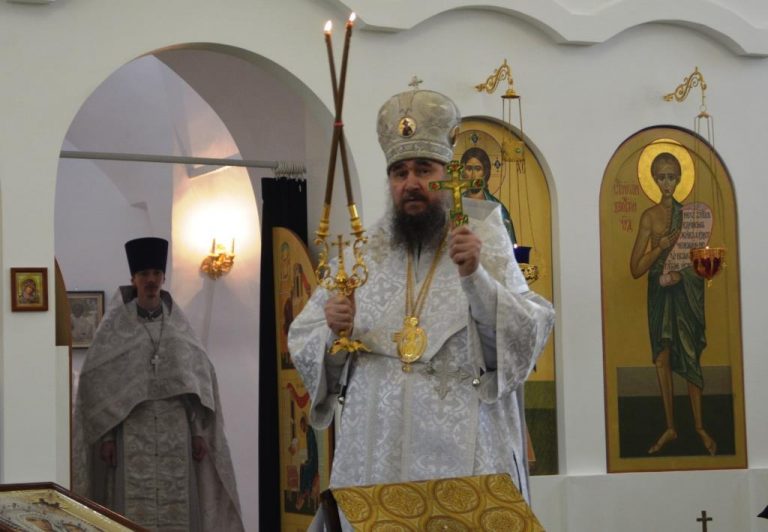 В родительскую субботу епископ Фотий совершил Литургию в Иоанновском соборе Великого Устюга