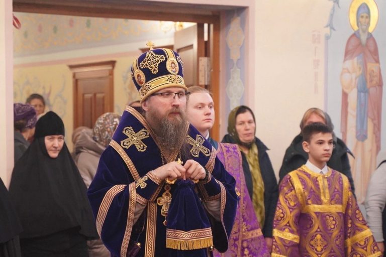 Епископ Игнатий возглавил богослужение в строящемся храмовом комплексе святителя Николая Чудотворца города Череповца