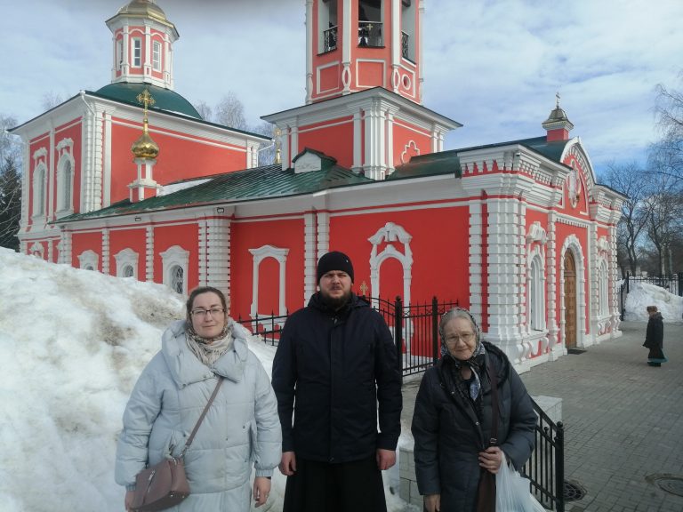 Родители юных воспитанников Вологодской семинарии посетили храм святых апостолов Петра и Павла в Новинках