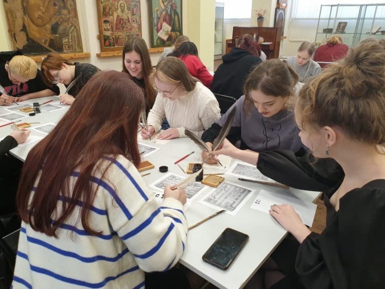 Студенты – филологи Череповецкого университета отметили День православной книги