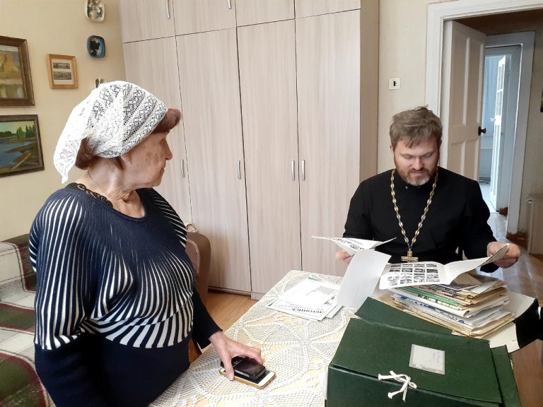Сотрудники епархиальной Комиссии по канонизации подвижников благочестия встретились с легендарной журналисткой Череповца