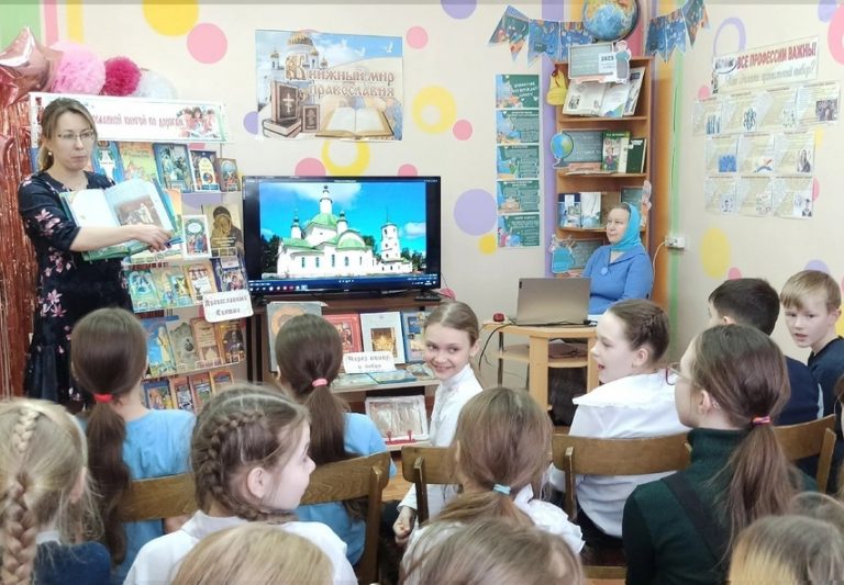 В детской библиотеке города Красавина состоялось мероприятие ко Дню православной книги
