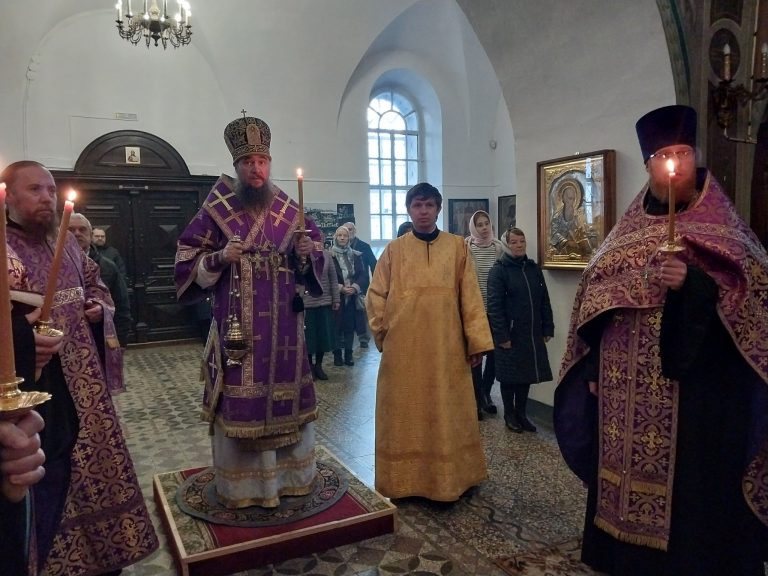 В Прокопьевском кафедральном соборе Великого Устюга состоялось архиерейское богослужение