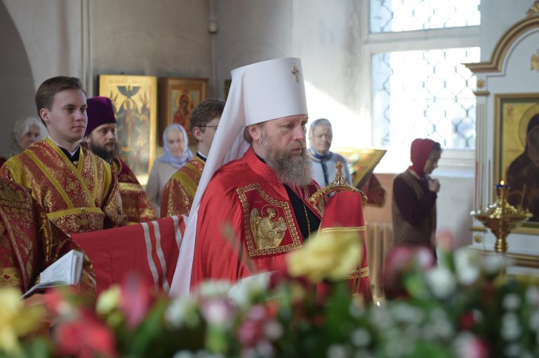 В Светлый вторник митрополит Савва совершил Божественную литургию в Александро-Невском храме Вологды