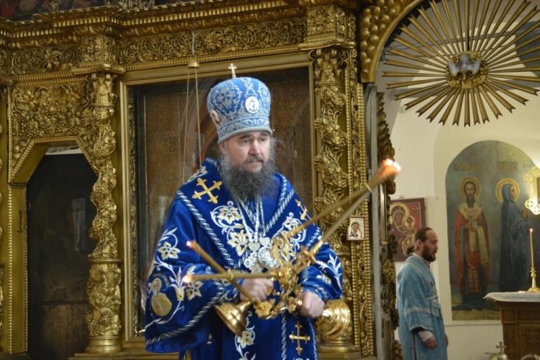 В праздник Благовещения Пресвятой Богородицы в Прокопьевском кафедральном соборе Великого Устюга состоялось архиерейское богослужение
