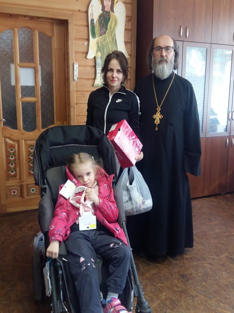 Социальный отдел Вологодской епархии осуществляет очередную выдачу новой одежды для детей и подростков из малоимущих семей