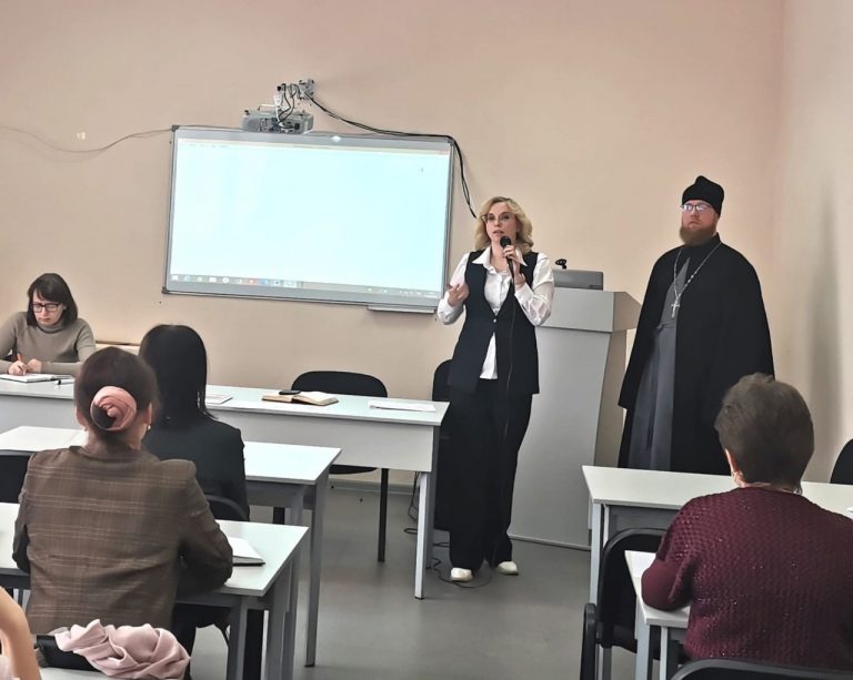 Иерей Андрей Игнатьев принял участие в совещании руководителей дошкольных и школьных образовательных учреждений в управлении образования Великоустюгского района