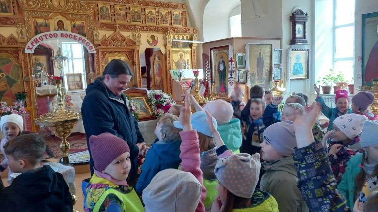 Воспитанников детского сада «Берёзка» в селе им. Бабушкина познакомили с традициями празднования Пасхи Христовой