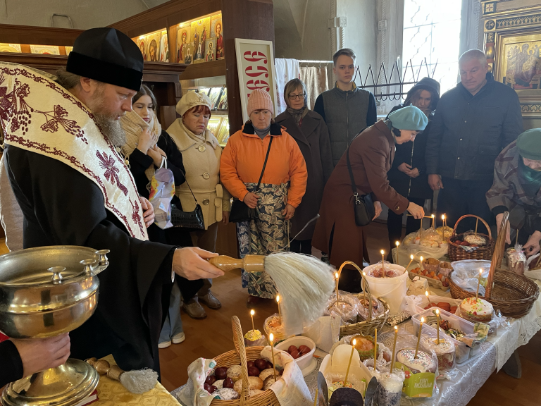 В Великую Субботу митрополит Савва посетил вологодские храмы