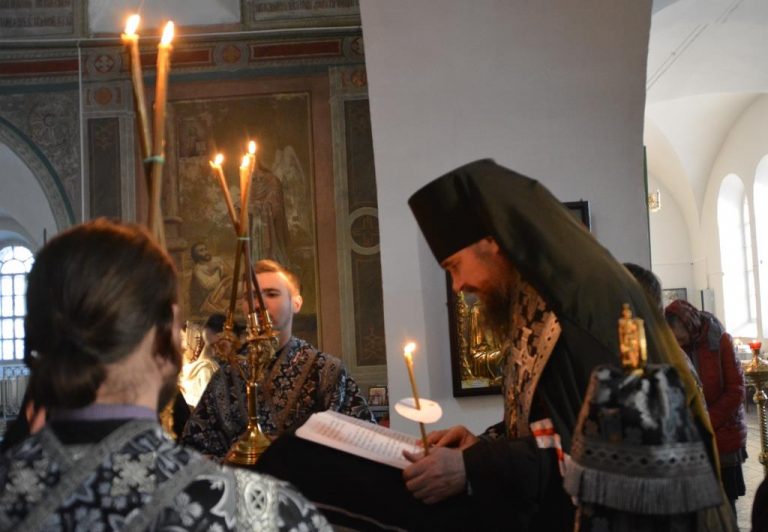 Епископ Фотий совершил утреню с чтением Великого покаянного канона в кафедральном соборе Великого Устюга