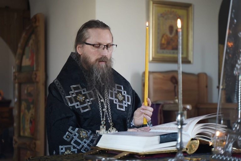 Епископ Игнатий совершил последнюю в этом году Литургию Преждеосвященных Даров