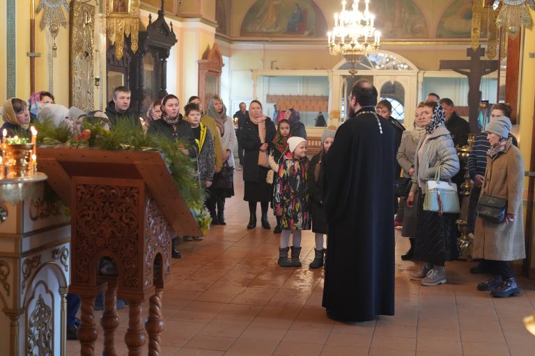В Богородице-Рождественском соборе города Вологды прошла экскурсия для юных воспитанников семинарии и их родителей