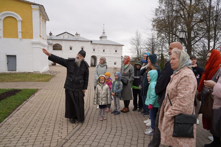 В Спасо-Прилуцком монастыре по случаю Дня жен-мироносиц состоялось епархиальное мероприятие «Тихий подвиг любви»