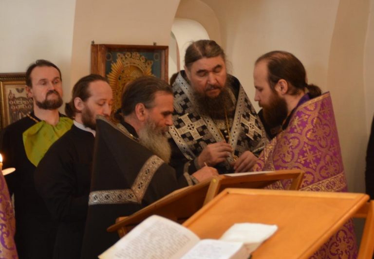 Духовенство Великоустюжской епархии во главе с архипастырем приняло участие в Таинстве Соборования