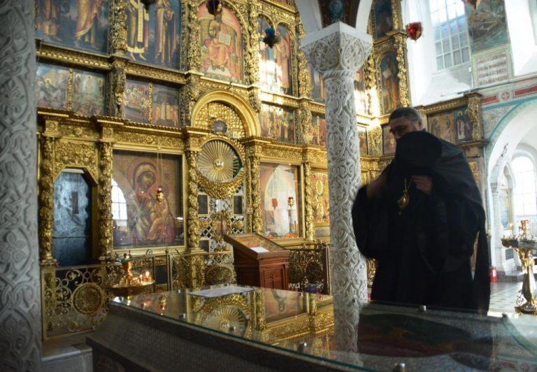 Великоустюжский архипастырь молился за уставным богослужением накануне Великой Среды в Прокопьевском кафедральном соборе