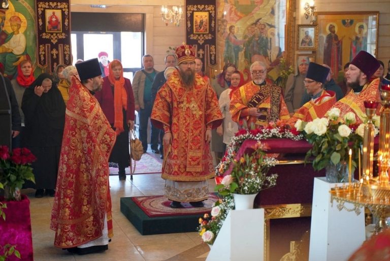 Епископ Игнатий во вторник Светлой седмицы совершил богослужение в храме преподобного Сергия Радонежского г. Череповца