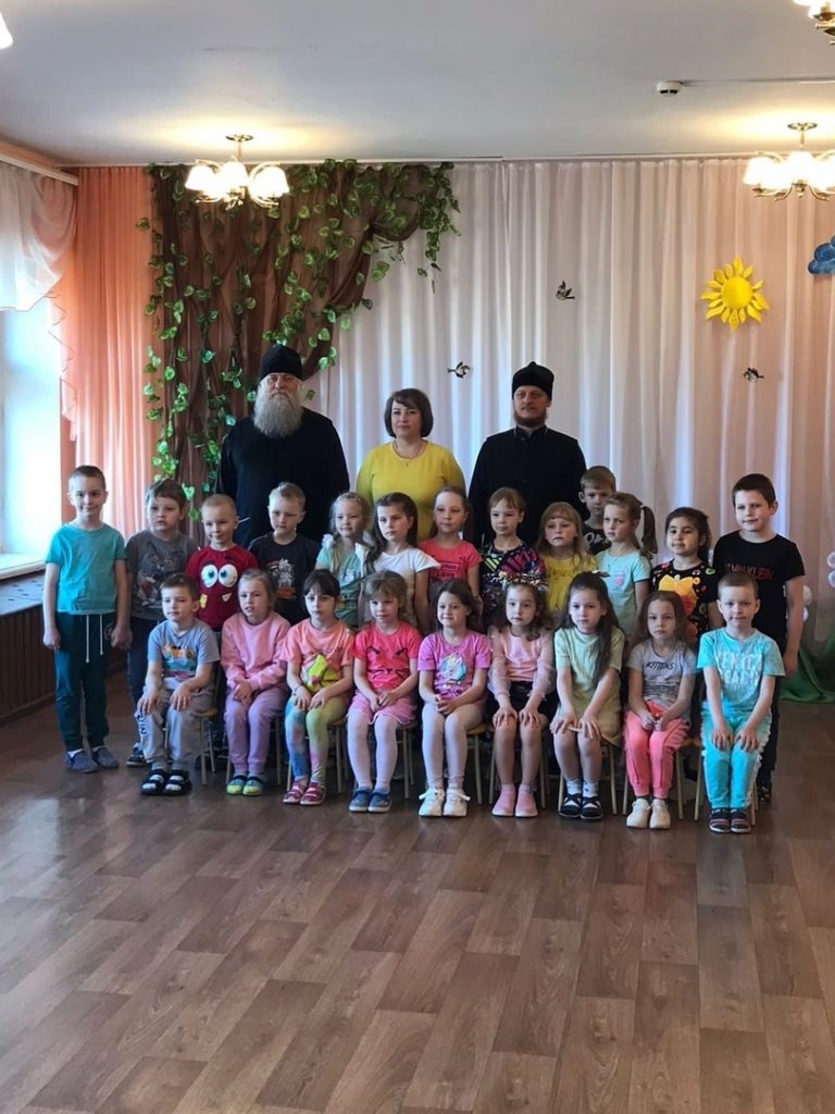 Белозерские священники провели беседу с дошкольниками