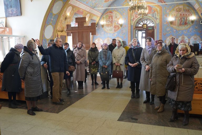 Директора общеобразовательных школ Череповца посетили православные храмы города