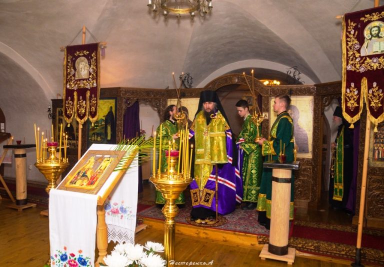 Епископ Фотий совершил всенощное бдение в Спасо-Суморином монастыре