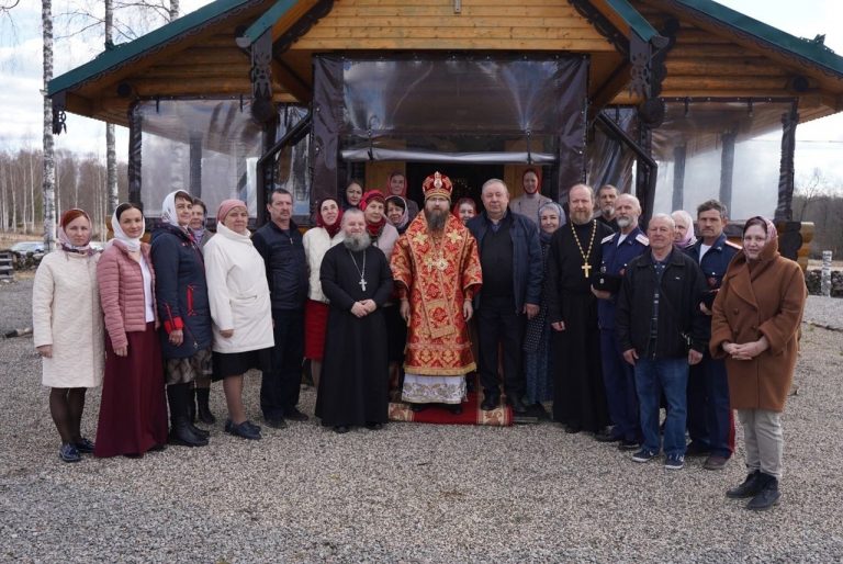Епископ Игнатий в субботу Светлой седмицы совершил Литургию в Введенском храме деревни Седуново Бабаевского района