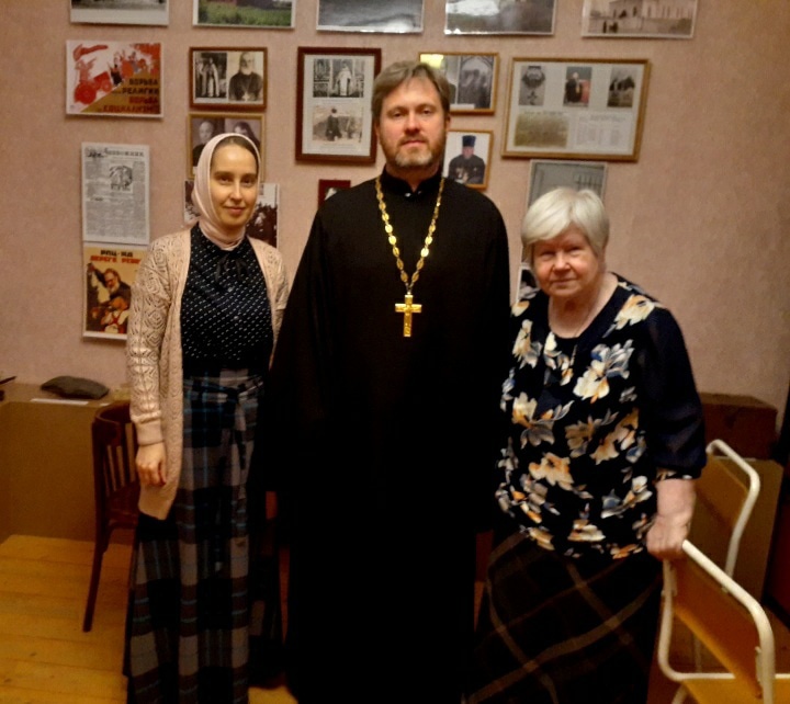 Сотрудники епархиальной комиссии по канонизации поздравили исторический музей епархии с наступающей годовщиной открытия