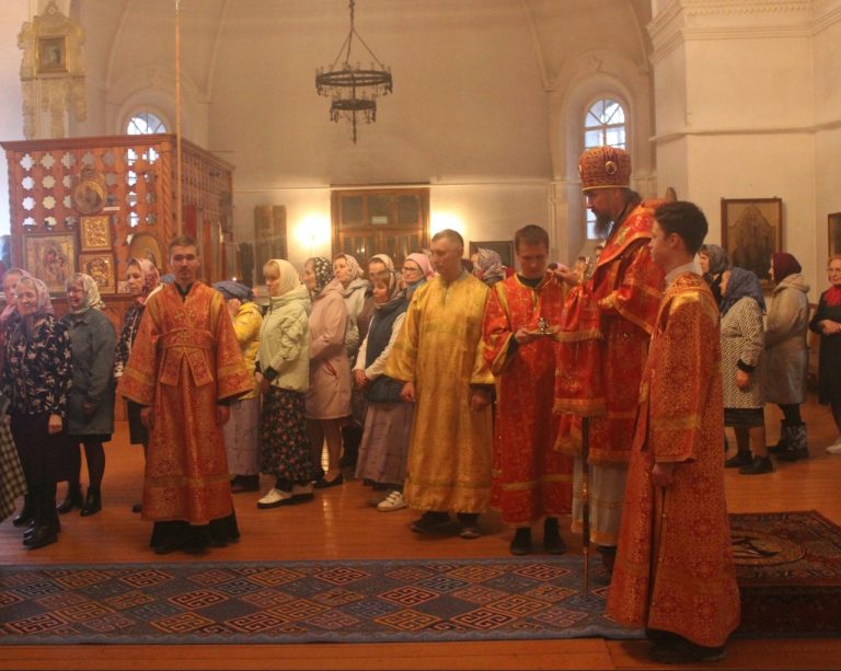 Епископ Фотий совершил архипастырский визит в город Никольск