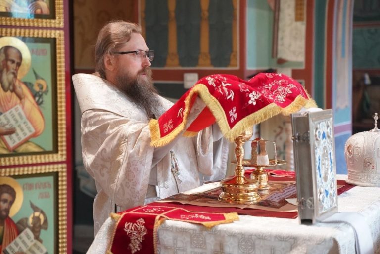 В праздник Вознесения Господня епископ Игнатий совершил Литургию в кафедральном соборе города Череповца