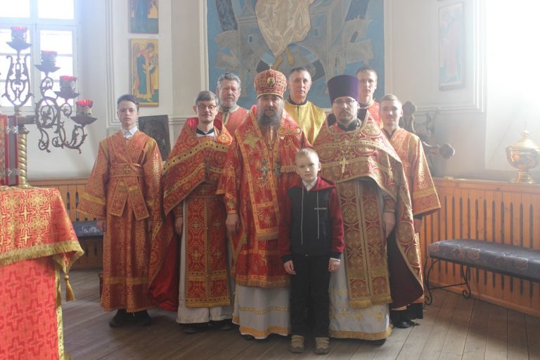 Епископ Великоустюжский и Тотемский Фотий совершил Божественную литургию в Казанском храме города Никольска