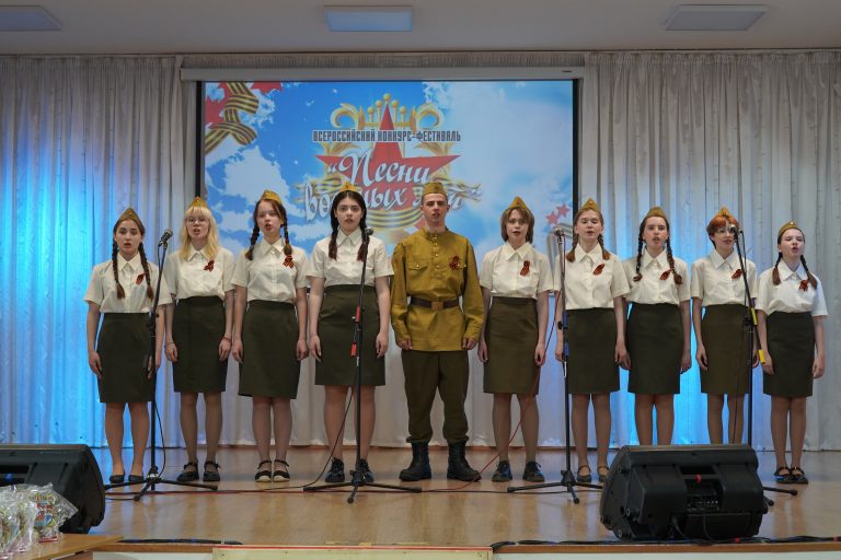 Солисты и участники вокально-хорового ансамбля «Истоки» стали лауреатами Всероссийского конкурса-фестиваля «Песни военных лет»