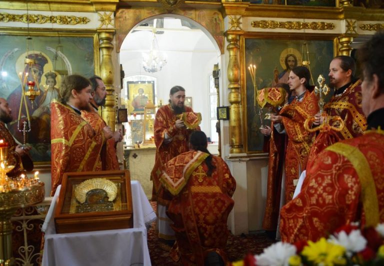 Епископ Фотий возглавил праздничные богослужения в престольный день Стефановского храма Великого Устюга