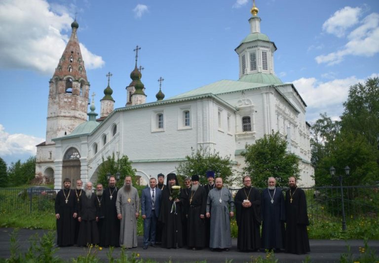 Епископ Фотий возглавил богослужение в храме преподобного Сергия Радонежского поселка Дымково